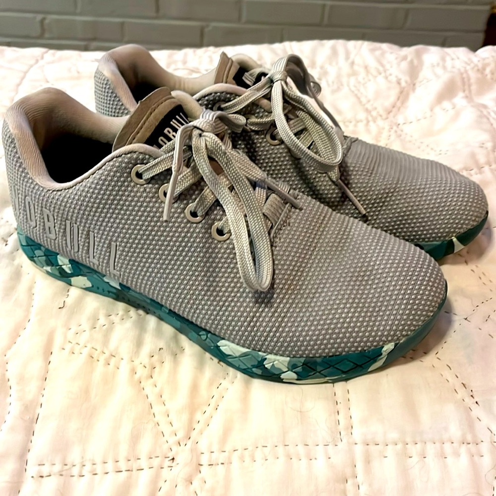 7.5 women’s NO BULLs.  Plenty of workouts left in them!